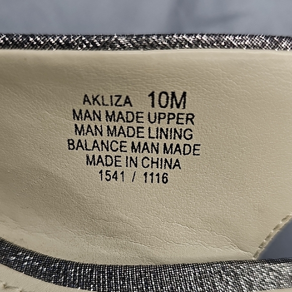 Anne Klein Metallic Slingback Heels with Floral Accent Size 10M - Picture 3 of 9